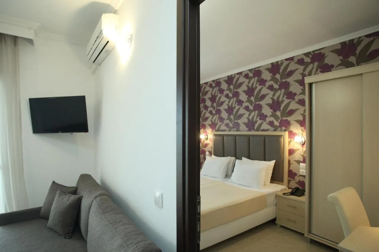 Naias Aparthotel Hanioti